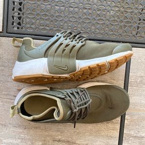 Army green women’s Nike air presto size 7
